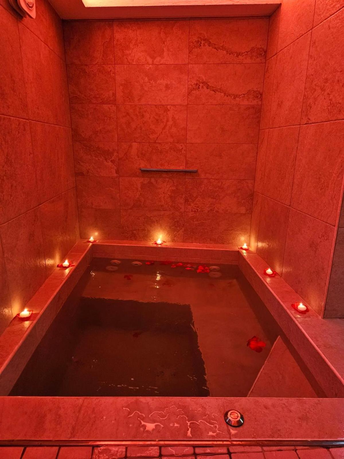 Luxuite Spa Con Piscina E Jacuzzi Alberobello Bagian luar foto
