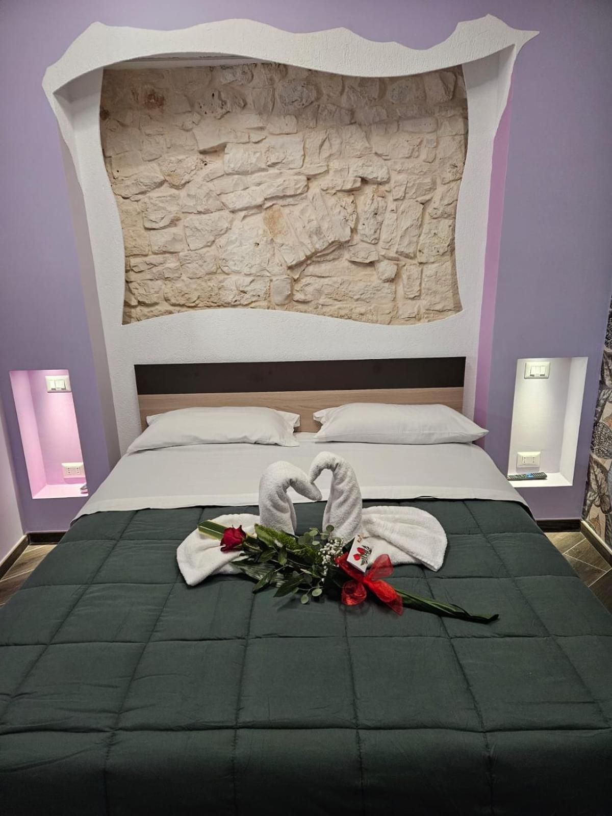 Luxuite Spa Con Piscina E Jacuzzi Alberobello Bagian luar foto