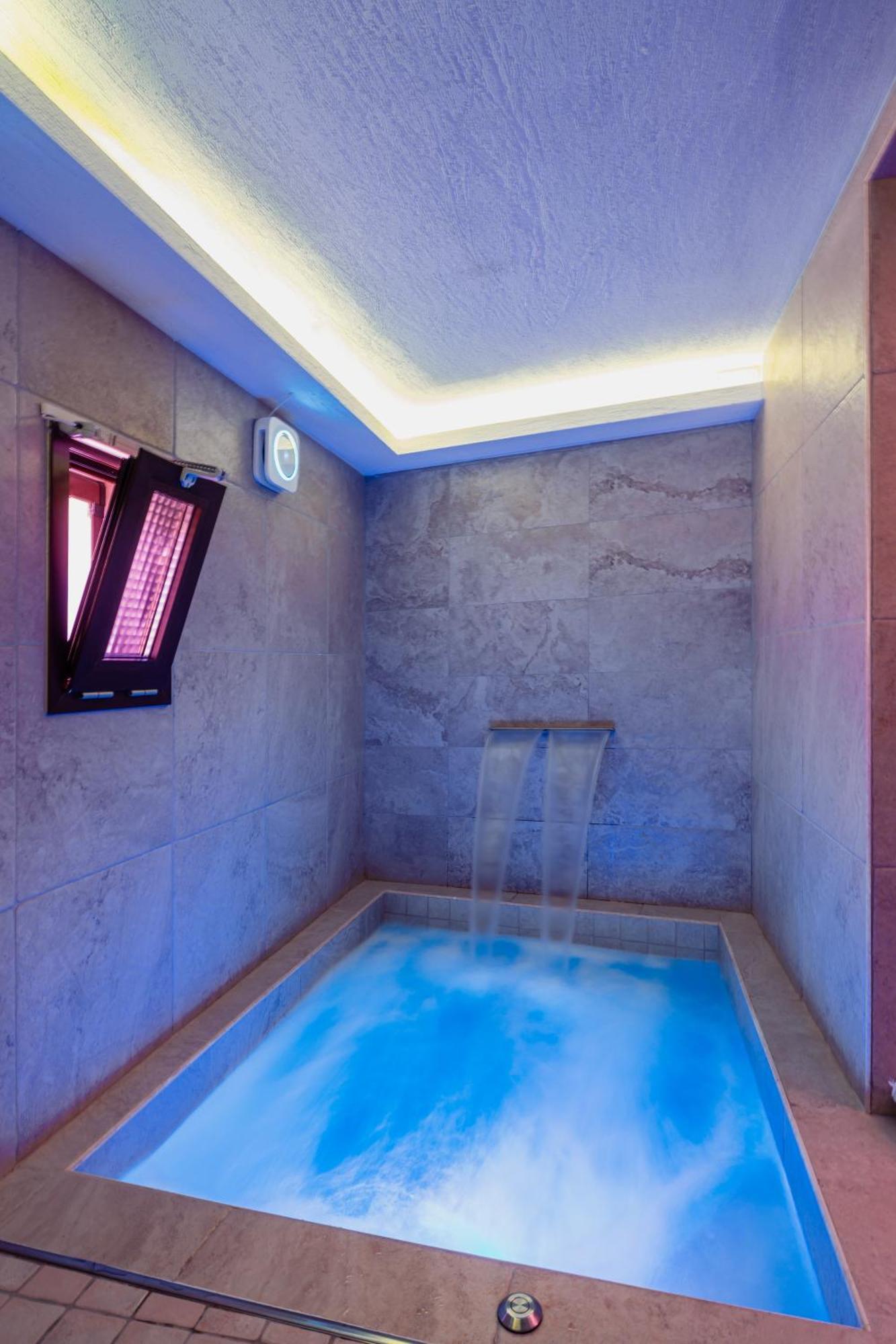 Luxuite Spa Con Piscina E Jacuzzi Alberobello Bagian luar foto