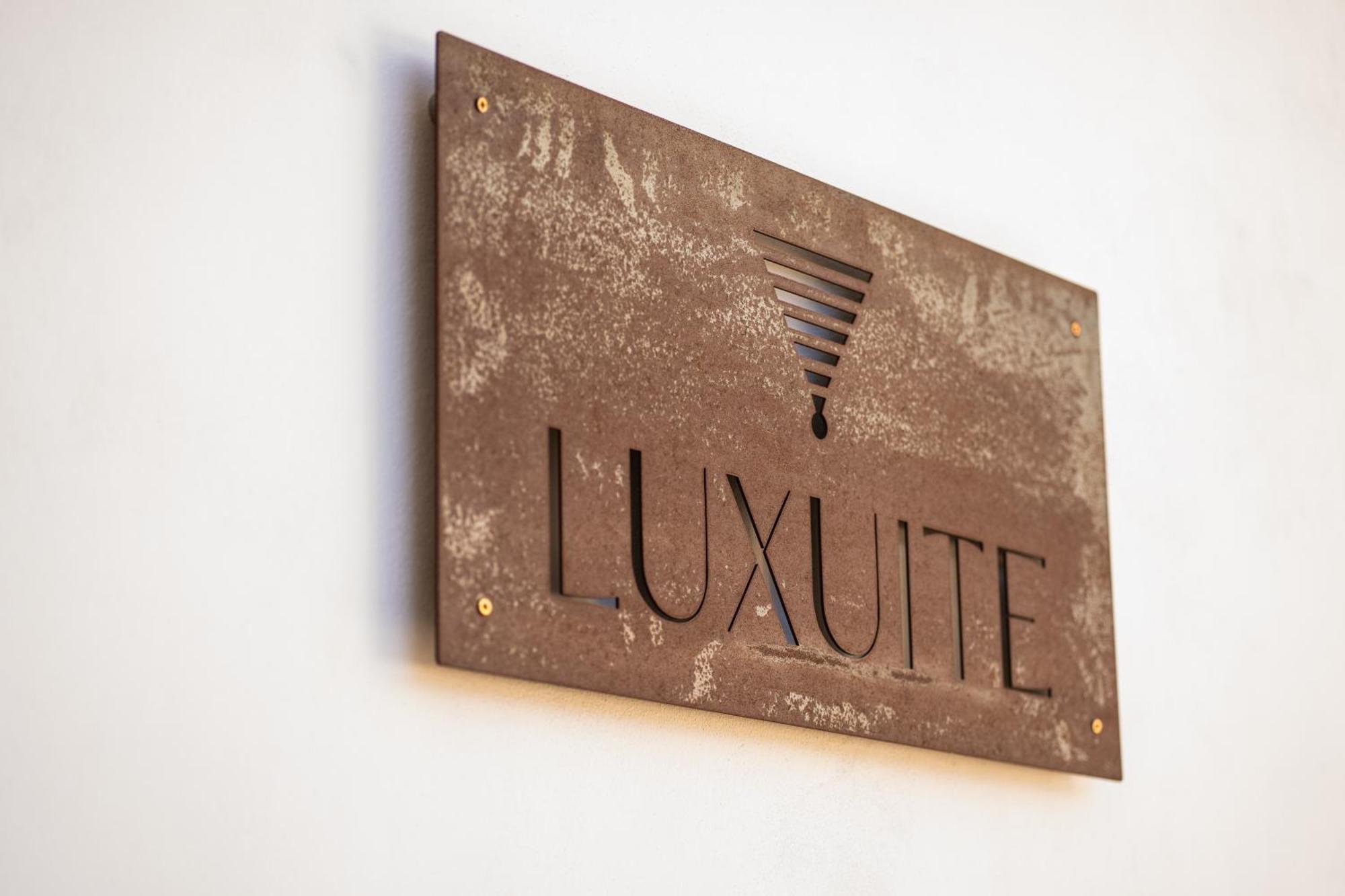 Luxuite Spa Con Piscina E Jacuzzi Alberobello Bagian luar foto