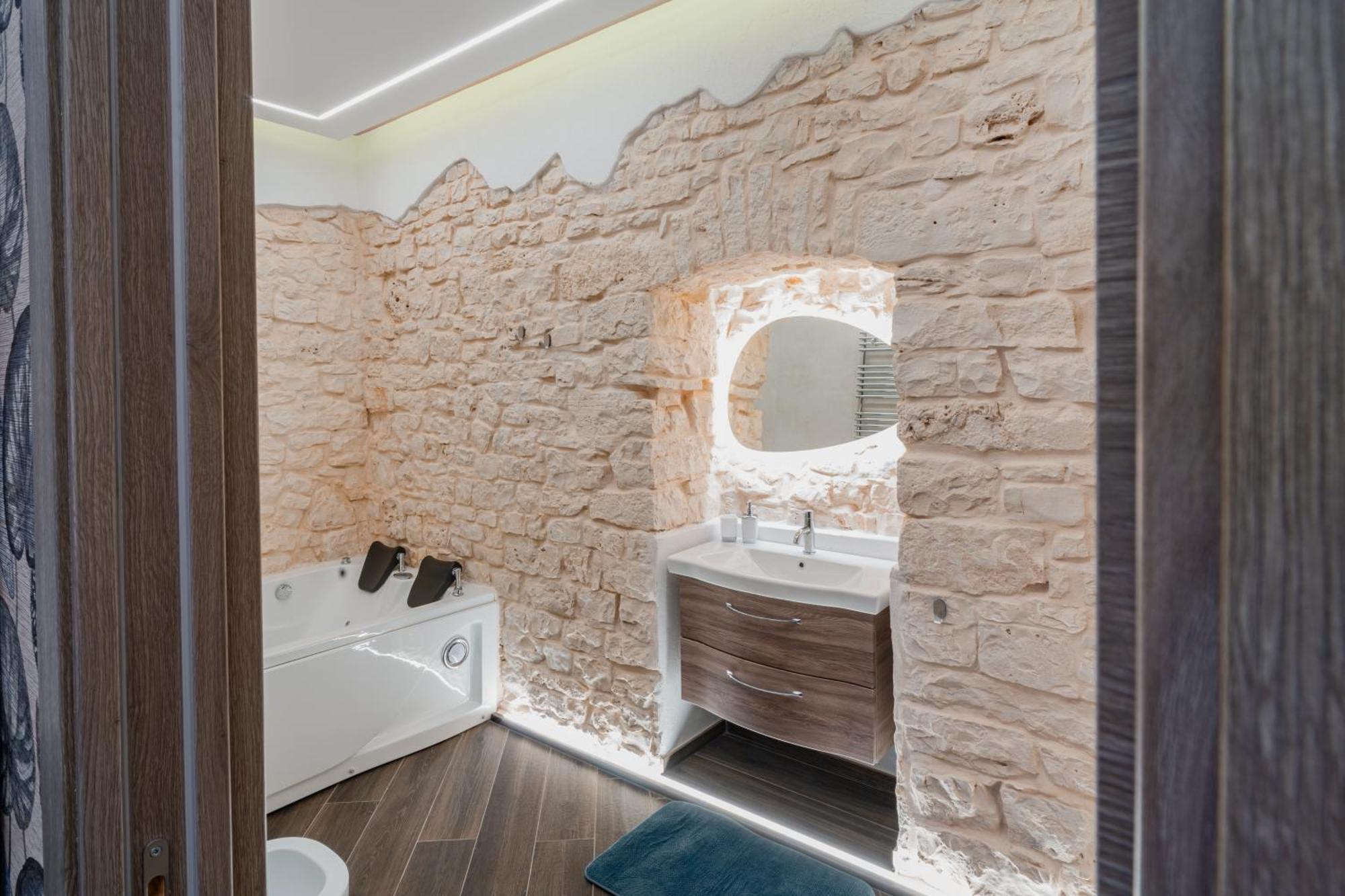 Luxuite Spa Con Piscina E Jacuzzi Alberobello Bagian luar foto