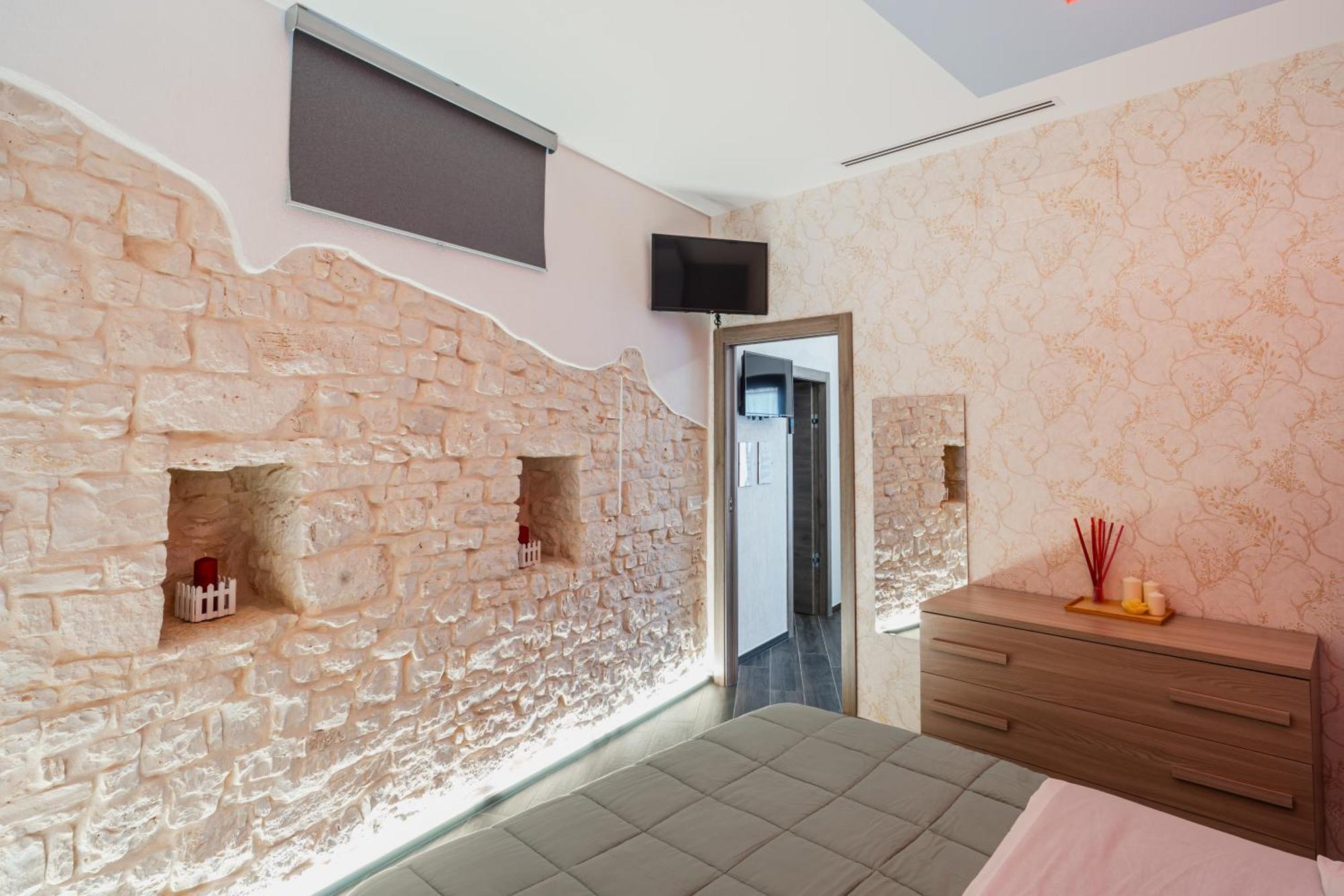Luxuite Spa Con Piscina E Jacuzzi Alberobello Bagian luar foto